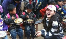 到处逛的娱乐圈吃瓜人,跟随潮流，畅游八卦海洋